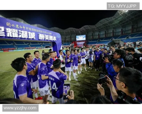 哪个足球明星在场上场下对姐姐的骂声最多引发了怎样的争议与讨论